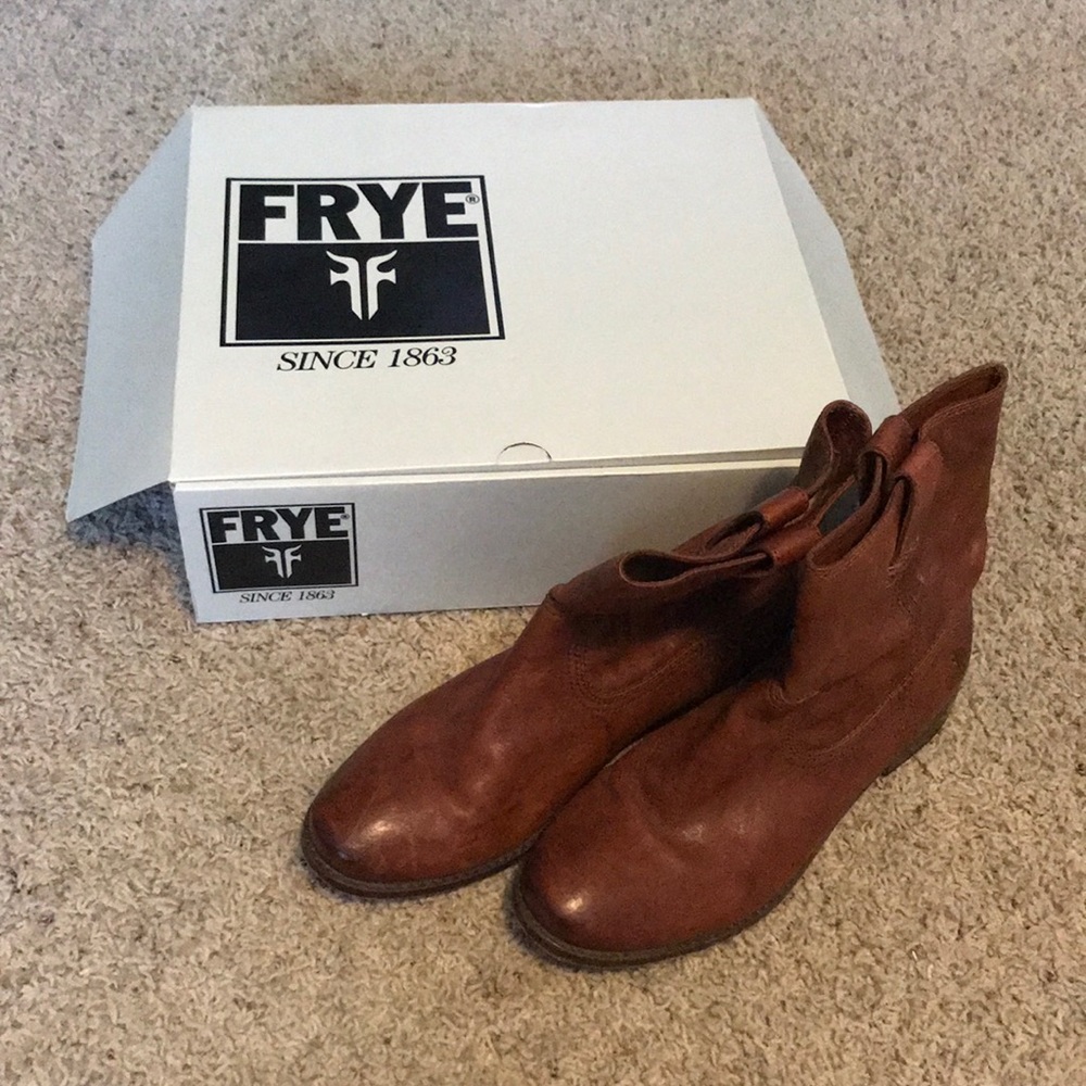 NEW IN BOX FRYE BOOTS! Size 9